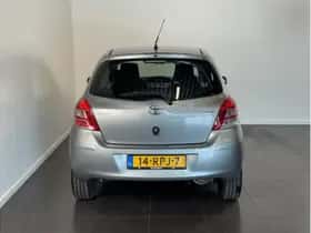 Toyota Yaris (2011) thumbnail 7