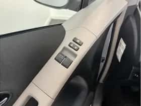 Toyota Yaris (2011) thumbnail 8