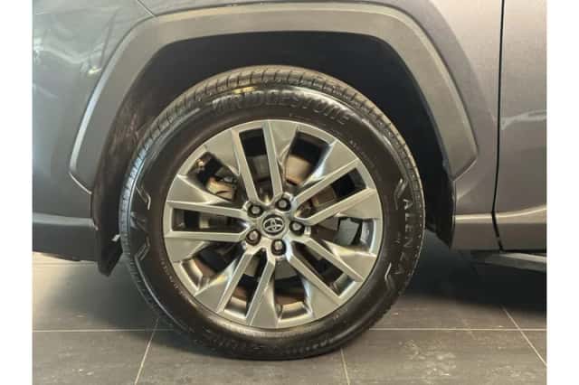 Toyota RAV4 (2023) thumbnail 4