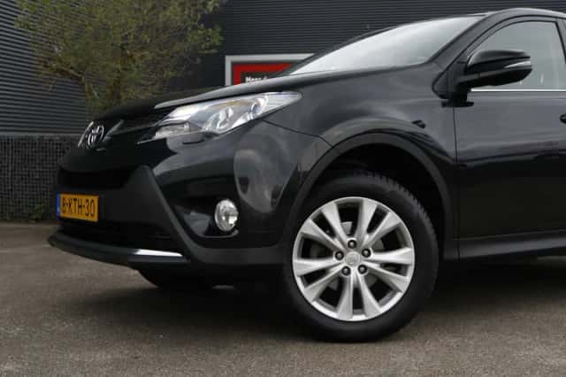 Toyota RAV4 (2013) thumbnail 2