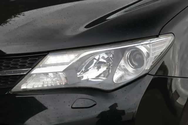 Toyota RAV4 (2013) thumbnail 4
