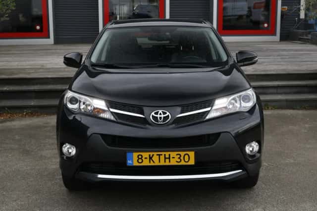 Toyota RAV4 (2013) thumbnail 5