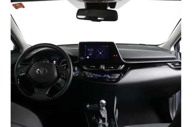 Toyota C-HR (2023) thumbnail 2