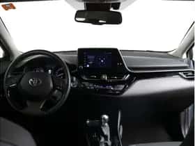 Toyota C-HR (2023) thumbnail 2