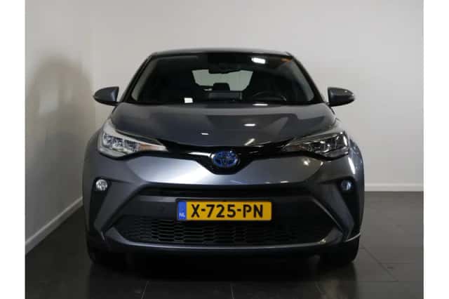 Toyota C-HR (2023) thumbnail 3