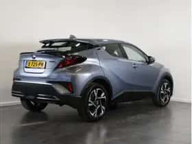 Toyota C-HR (2023) thumbnail 4