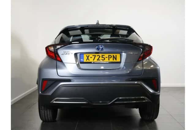 Toyota C-HR (2023) thumbnail 5
