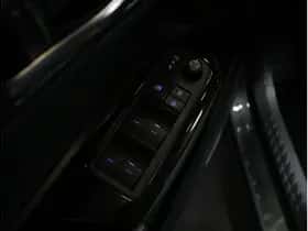 Toyota C-HR (2023) thumbnail 10