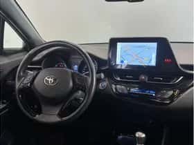 Toyota C-HR (2022) thumbnail 2