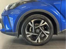 Toyota C-HR (2022) thumbnail 4