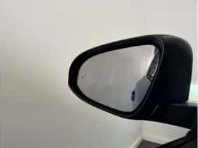 Toyota C-HR (2022) thumbnail 9