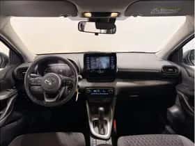 Toyota Yaris (2022) thumbnail 2