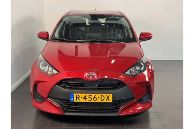Toyota Yaris (2022) thumbnail 3