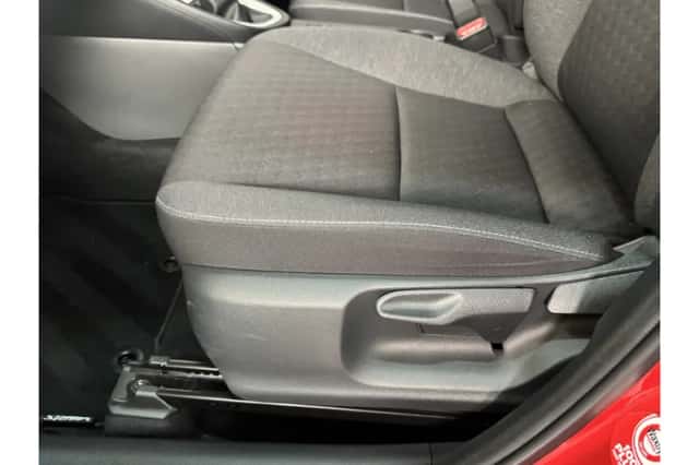 Toyota Yaris (2022) thumbnail 5