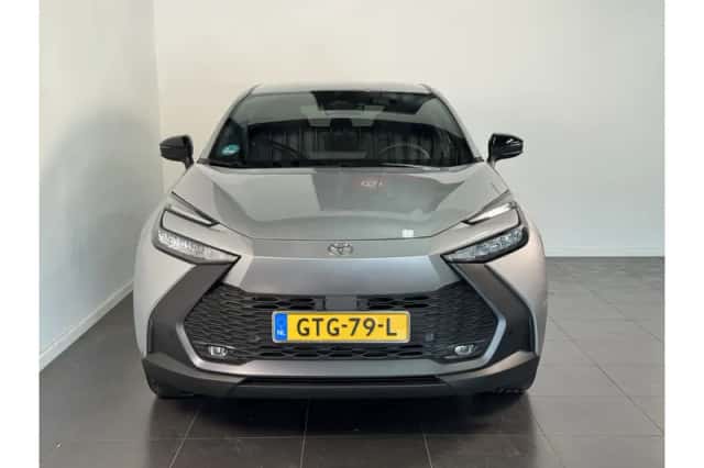 Toyota C-HR (2024) thumbnail 3