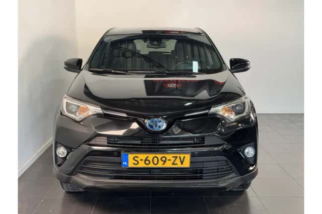 Toyota RAV4 (2018) thumbnail 3