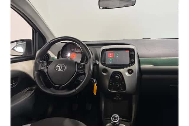 Toyota Aygo (2016) thumbnail 2