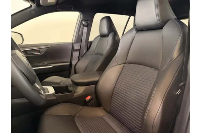Toyota RAV4 (2025) thumbnail 3