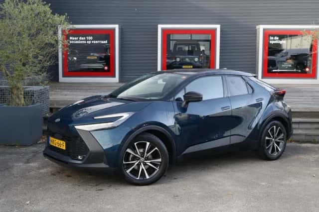 Toyota C-HR (2025) thumbnail 1