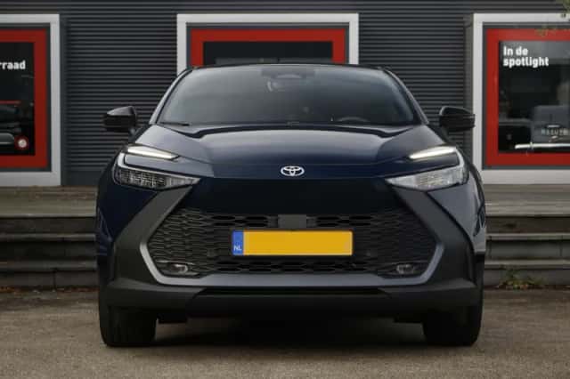 Toyota C-HR (2025) thumbnail 4