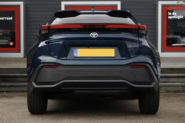 Toyota C-HR (2025) thumbnail 5