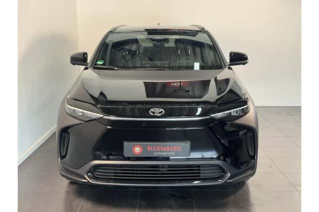 Toyota bZ4X (2023) thumbnail 3