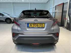 Toyota C-HR (2019) thumbnail 2