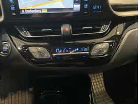 Toyota C-HR (2019) thumbnail 11