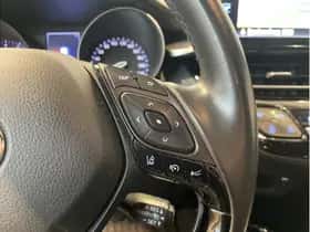 Toyota C-HR (2019) thumbnail 14