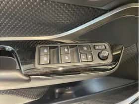 Toyota C-HR (2019) thumbnail 17