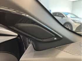 Toyota C-HR (2019) thumbnail 18