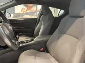 Toyota C-HR (2019) thumbnail 4