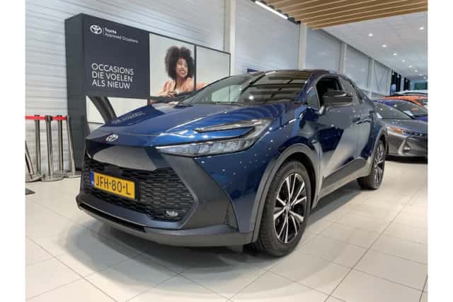 Toyota C-HR (2025) thumbnail 1