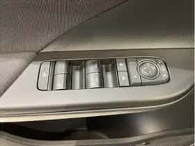 Toyota C-HR (2025) thumbnail 11