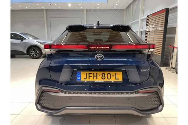 Toyota C-HR (2025) thumbnail 3