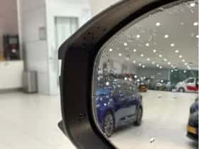 Toyota C-HR (2025) thumbnail 8