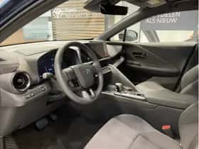 Toyota C-HR (2025) thumbnail 9