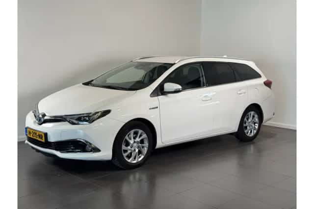 Toyota Auris (2017) thumbnail 1