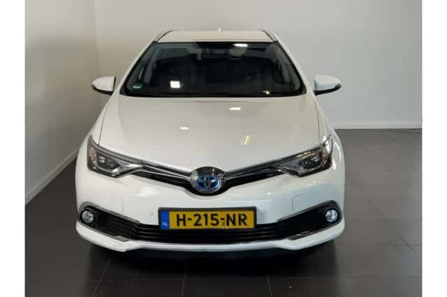 Toyota Auris (2017) thumbnail 2