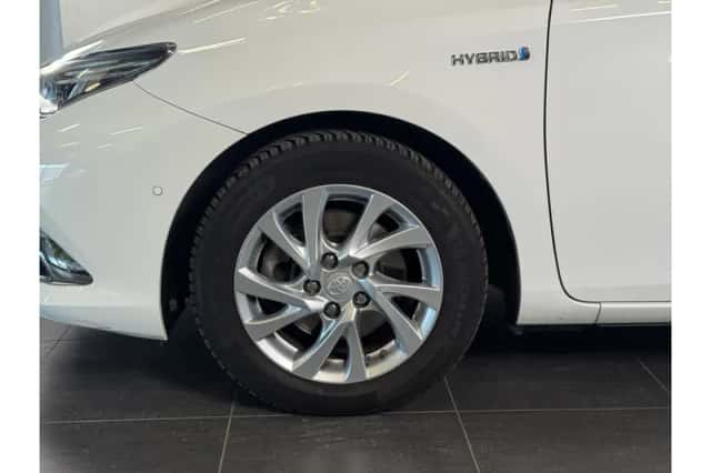 Toyota Auris (2017) thumbnail 3
