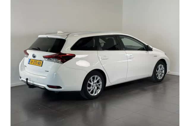 Toyota Auris (2017) thumbnail 6