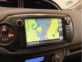 Toyota Yaris (2015) thumbnail 14