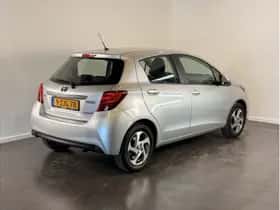 Toyota Yaris (2015) thumbnail 3