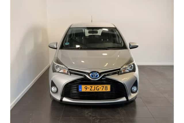 Toyota Yaris (2015) thumbnail 4