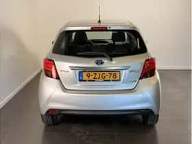 Toyota Yaris (2015) thumbnail 5