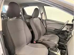 Toyota Yaris (2015) thumbnail 7