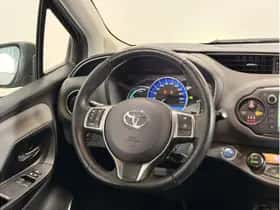 Toyota Yaris (2015) thumbnail 10