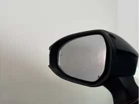 Toyota C-HR (2024) thumbnail 8