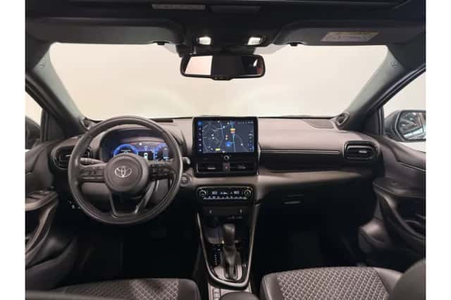 Toyota Yaris (2024) thumbnail 2