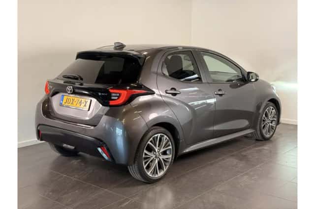 Toyota Yaris (2024) thumbnail 3